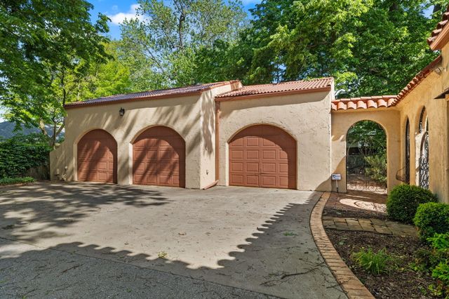 1655 E Walnut Street, Springfield, MO 65802