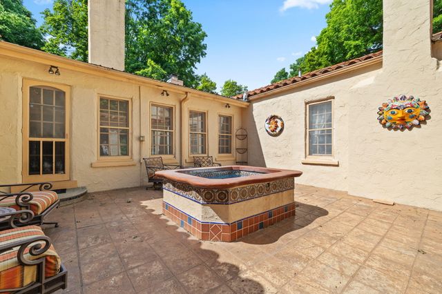 1655 E Walnut Street, Springfield, MO 65802