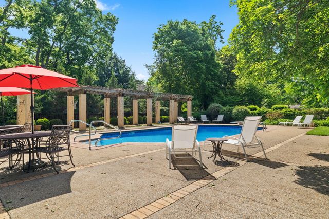 1655 E Walnut Street, Springfield, MO 65802