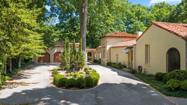 1655 E Walnut Street, Springfield, MO 65802