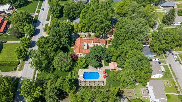 1655 E Walnut Street, Springfield, MO 65802