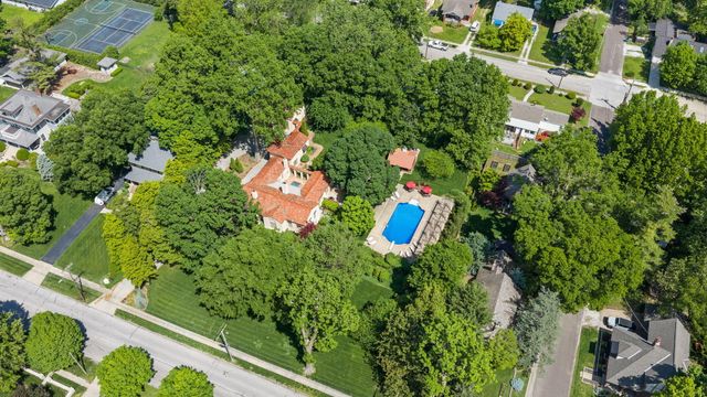 1655 E Walnut Street, Springfield, MO 65802