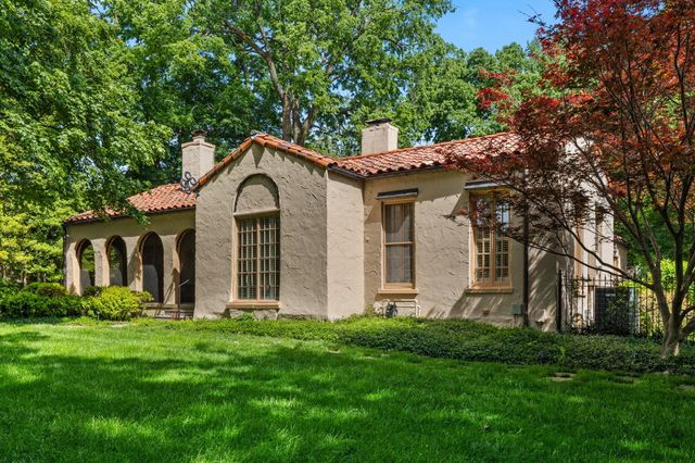 1655 E Walnut Street, Springfield, MO 65802