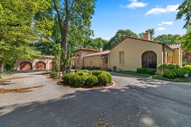 1655 E Walnut Street, Springfield, MO 65802