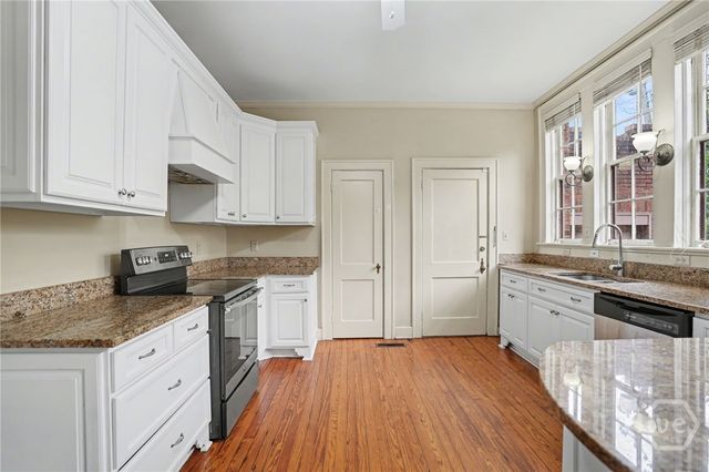 25 Washington Avenue, Savannah, GA 31405