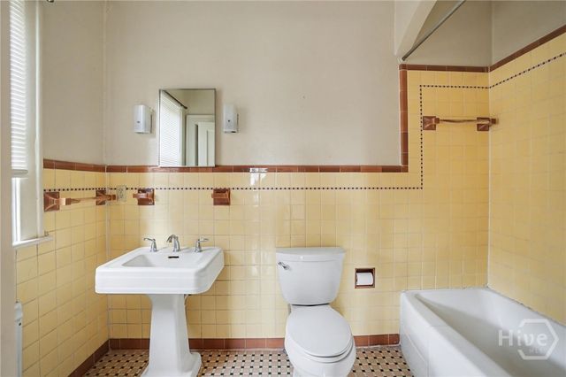 25 Washington Avenue, Savannah, GA 31405