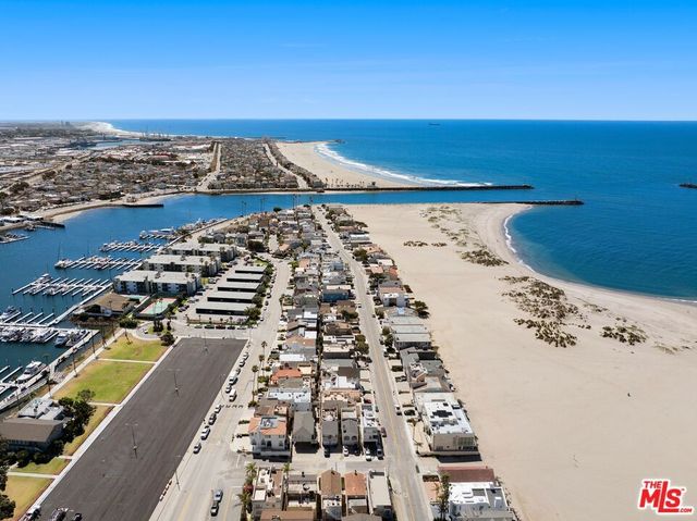 109 Los Robles Street, Oxnard, CA 93035