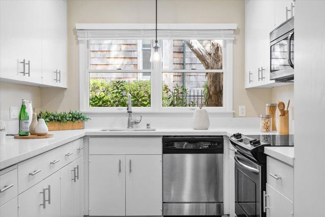 632 Centre Ct, Alameda, CA 94502