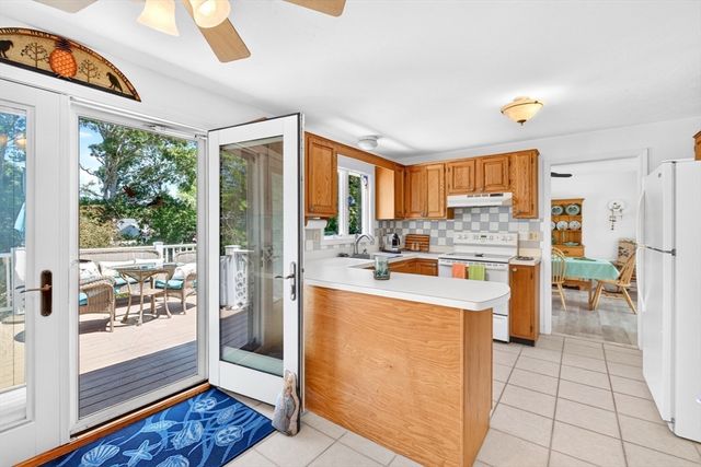 108 Pheasant Ln, Falmouth, MA 02536
