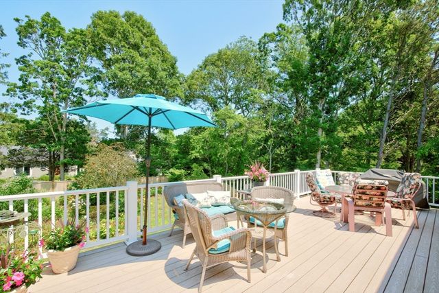 108 Pheasant Ln, Falmouth, MA 02536