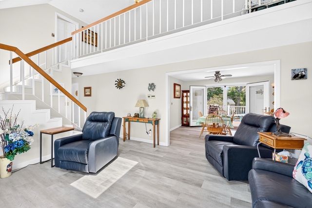 108 Pheasant Ln, Falmouth, MA 02536