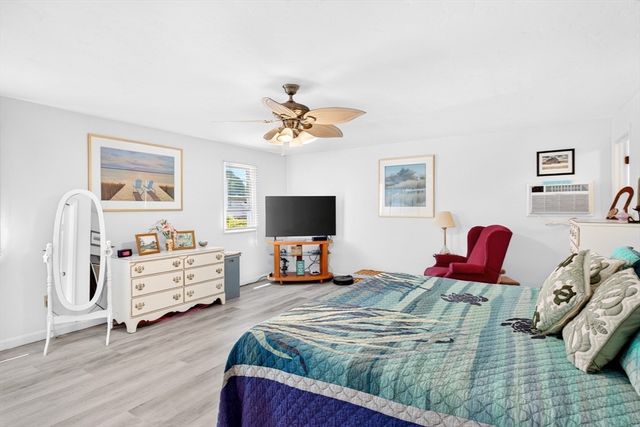 108 Pheasant Ln, Falmouth, MA 02536