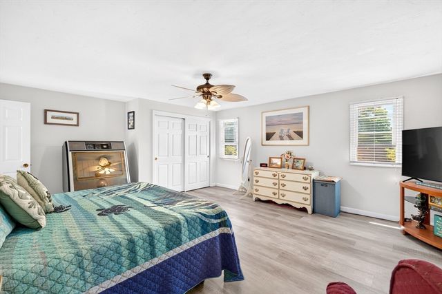 108 Pheasant Ln, Falmouth, MA 02536