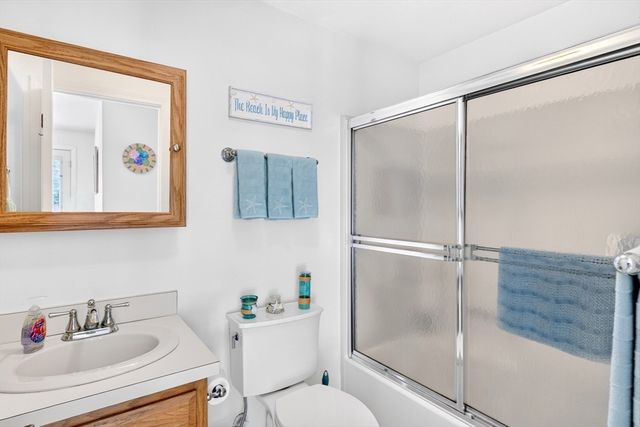 108 Pheasant Ln, Falmouth, MA 02536
