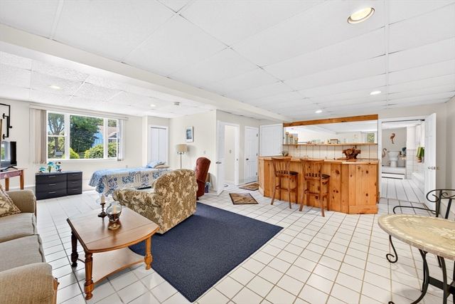 108 Pheasant Ln, Falmouth, MA 02536
