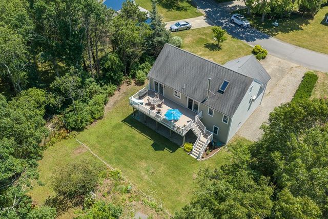 108 Pheasant Ln, Falmouth, MA 02536