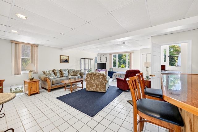 108 Pheasant Ln, Falmouth, MA 02536
