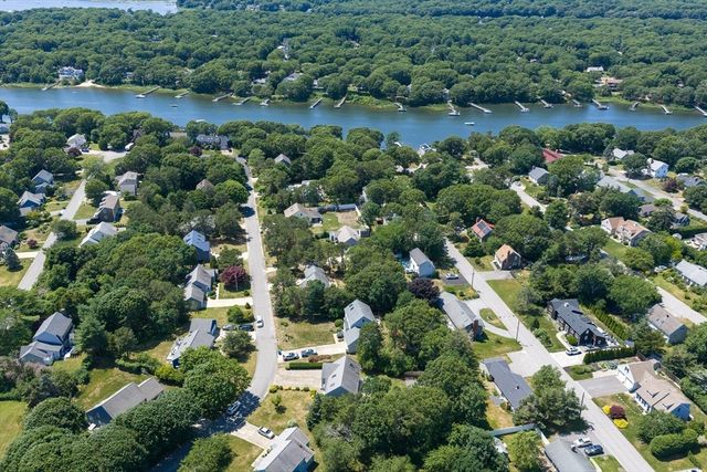 108 Pheasant Ln, Falmouth, MA 02536