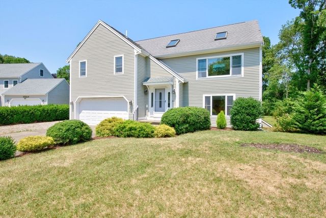 108 Pheasant Ln, Falmouth, MA 02536