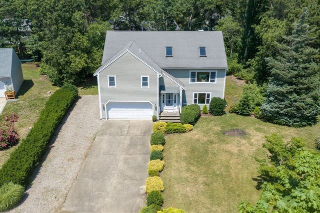 108 Pheasant Ln, Falmouth, MA 02536