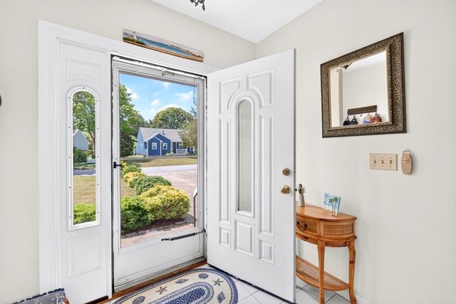108 Pheasant Ln, Falmouth, MA 02536