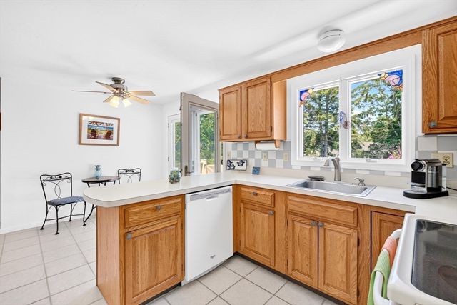 108 Pheasant Ln, Falmouth, MA 02536