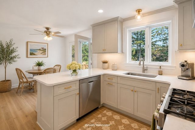 108 Pheasant Ln, Falmouth, MA 02536