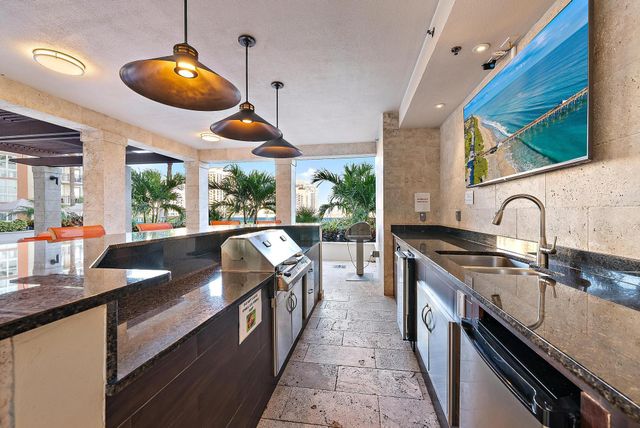 550 Okeechobee Boulevard Uph-11, West Palm Beach, FL 33401