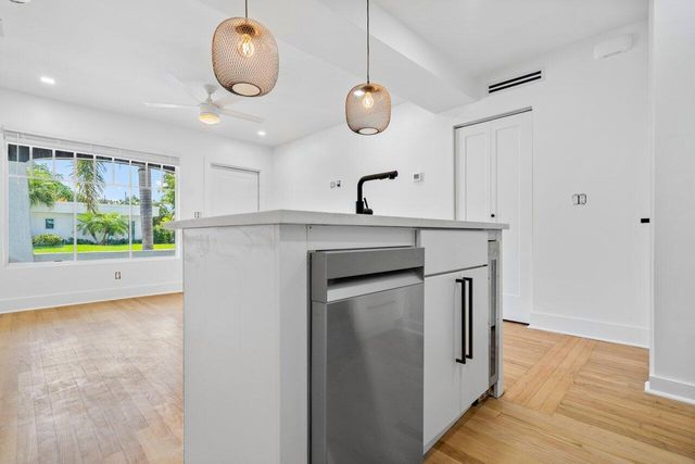 401 NE 2nd Avenue 6, Delray Beach, FL 33444