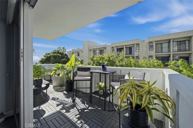 7135 Hollywood Boulevard 405, Los Angeles, CA 90046