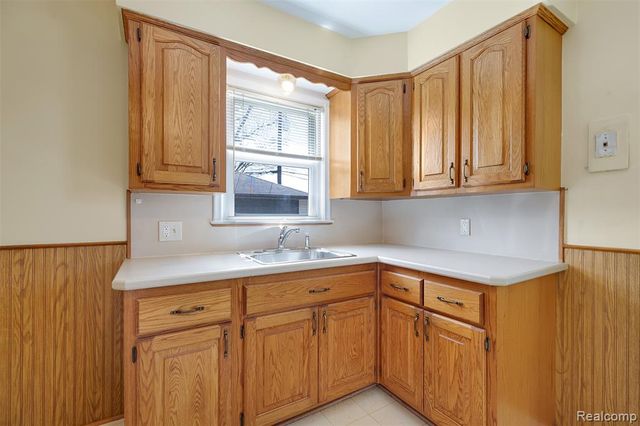 28995 Hathaway Street, Livonia, MI 48150