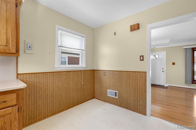 28995 Hathaway Street, Livonia, MI 48150