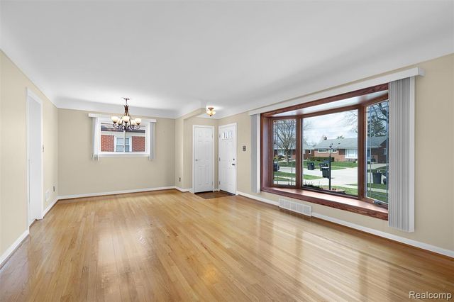 28995 Hathaway Street, Livonia, MI 48150