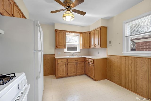 28995 Hathaway Street, Livonia, MI 48150