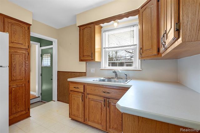 28995 Hathaway Street, Livonia, MI 48150