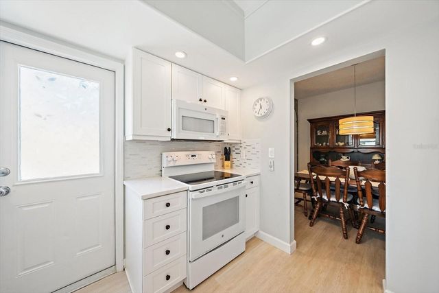 5936 DRIFTWOOD AVENUE 16, Sarasota, FL 34231