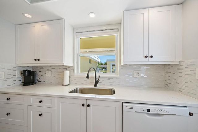 5936 DRIFTWOOD AVENUE 16, Sarasota, FL 34231