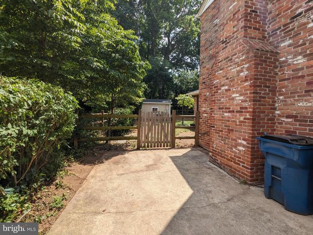 8263 TOLL HOUSE RD, Annandale, VA 22003