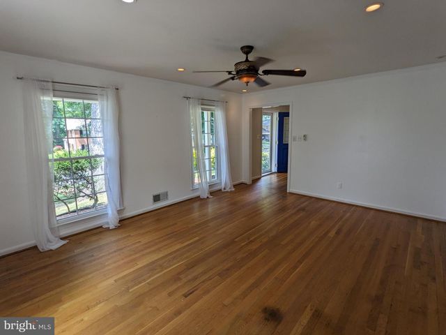 8263 TOLL HOUSE RD, Annandale, VA 22003