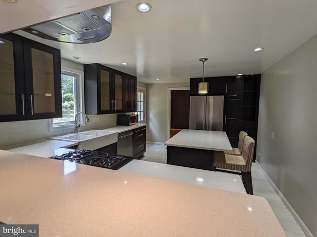 8263 TOLL HOUSE RD, Annandale, VA 22003