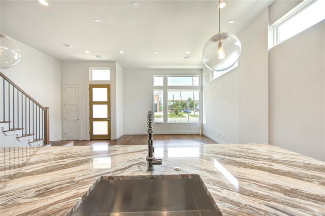 2418 Gray Street, Houston, TX 77003
