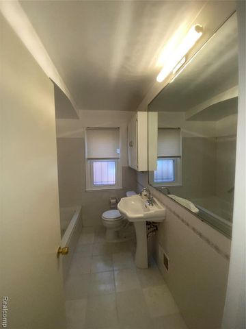 16207 Biltmore Street, Detroit, MI 48235