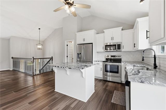 802 Wright Street, Pleasant Hill, MO 64080