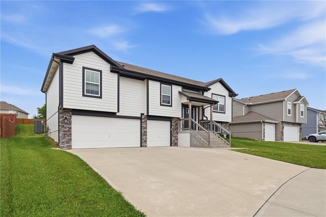 802 Wright Street, Pleasant Hill, MO 64080