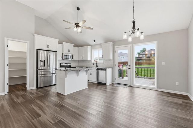 802 Wright Street, Pleasant Hill, MO 64080