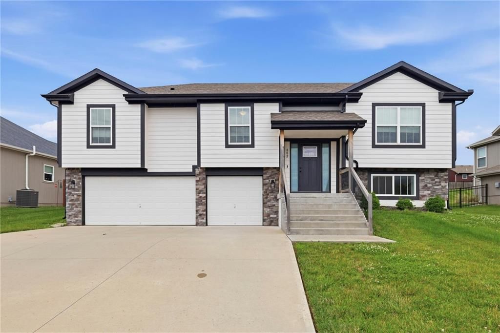 802 Wright Street, Pleasant Hill, MO 64080