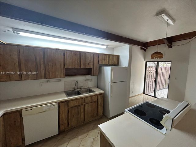 534 Briarwood Cir 1-48, Hollywood, FL 33024