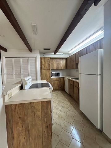 534 Briarwood Cir 1-48, Hollywood, FL 33024