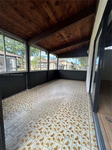 534 Briarwood Cir 1-48, Hollywood, FL 33024