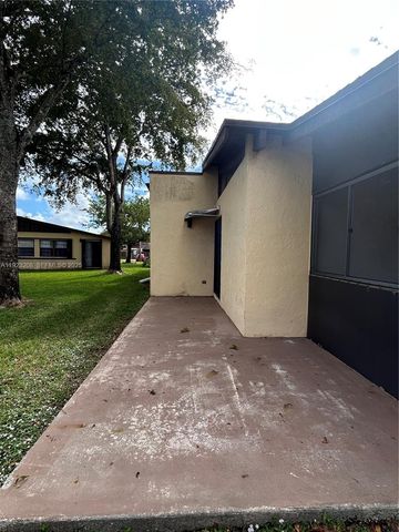 534 Briarwood Cir 1-48, Hollywood, FL 33024